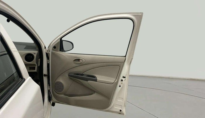 2015 Toyota Etios Liva G, Petrol, Manual, 50,085 km, RHS Front Door