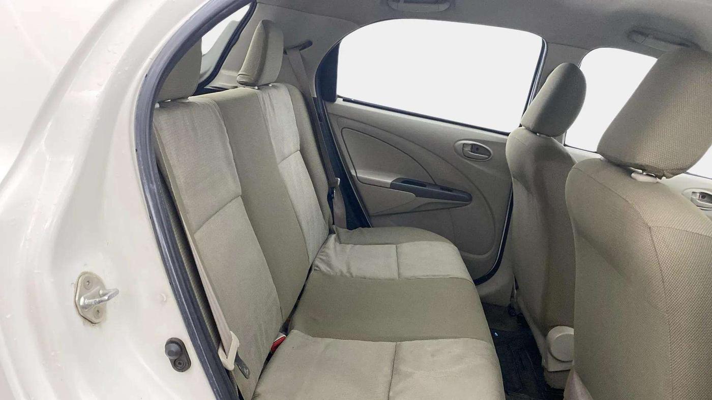 2015 Toyota Etios Liva G, Petrol, Manual, 50,085 km, Right Side Rear Door Cabin