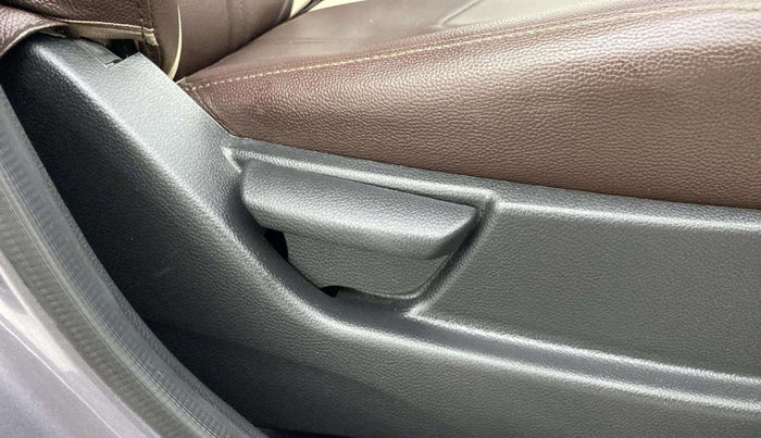 2018 Hyundai Eon MAGNA +, Petrol, Manual, 3,599 km, Driver Side Adjustment Panel