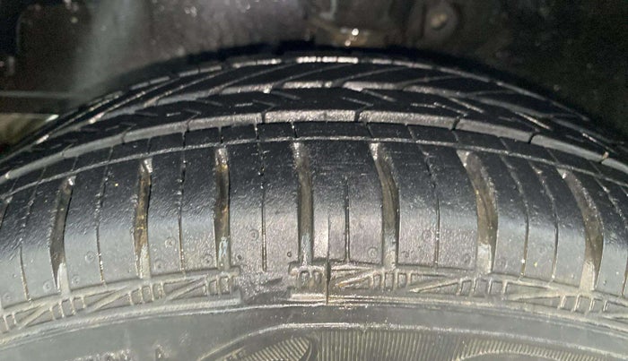 2018 Hyundai Eon MAGNA +, Petrol, Manual, 3,599 km, Left Front Tyre Tread