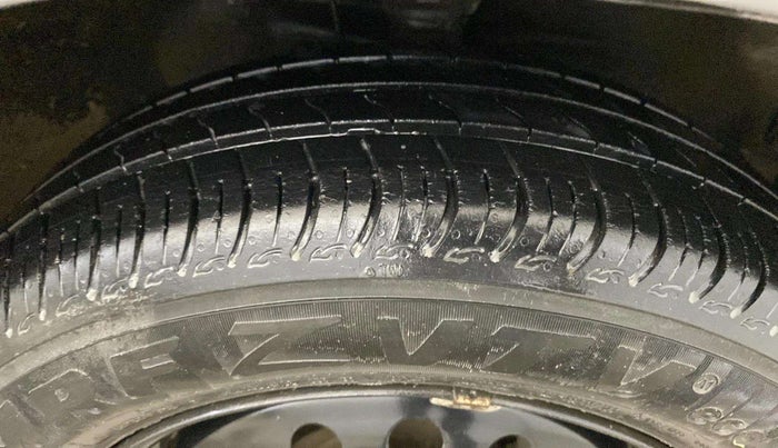2015 Maruti Wagon R 1.0 VXI, Petrol, Manual, 55,402 km, Right Front Tyre Tread