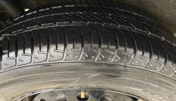 2015 Maruti Wagon R 1.0 VXI, Petrol, Manual, 55,402 km, Left Front Tyre Tread