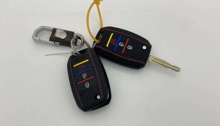 2022 KIA SONET HTK 1.2, Petrol, Manual, 50,544 km, Key Close Up