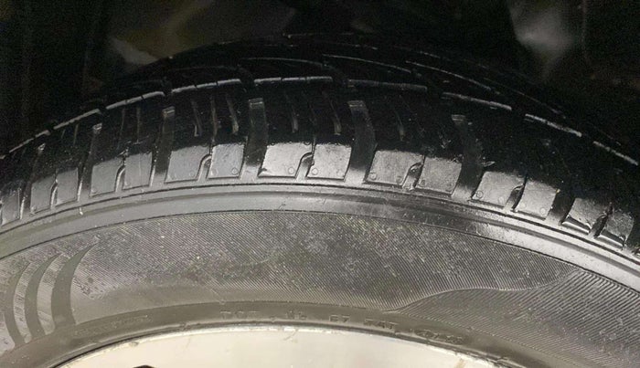 2018 Tata Hexa XT 4X2 7 STR, Diesel, Manual, 94,872 km, Left Rear Tyre Tread