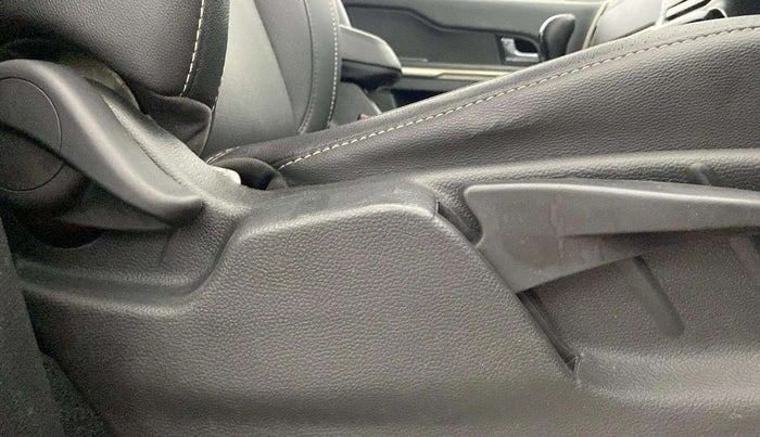 2018 Tata Hexa XT 4X2 7 STR, Diesel, Manual, 94,872 km, Driver Side Adjustment Panel