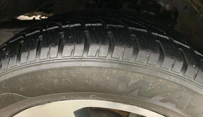 2018 Tata Hexa XT 4X2 7 STR, Diesel, Manual, 94,872 km, Right Front Tyre Tread