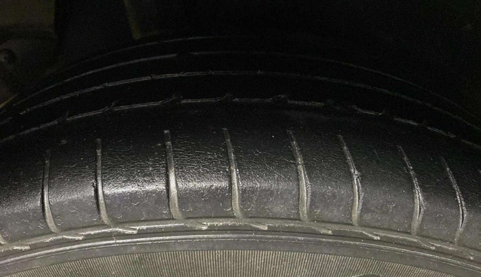 2015 Hyundai Creta SX PLUS 1.6 PETROL, Petrol, Manual, 55,015 km, Right Rear Tyre Tread