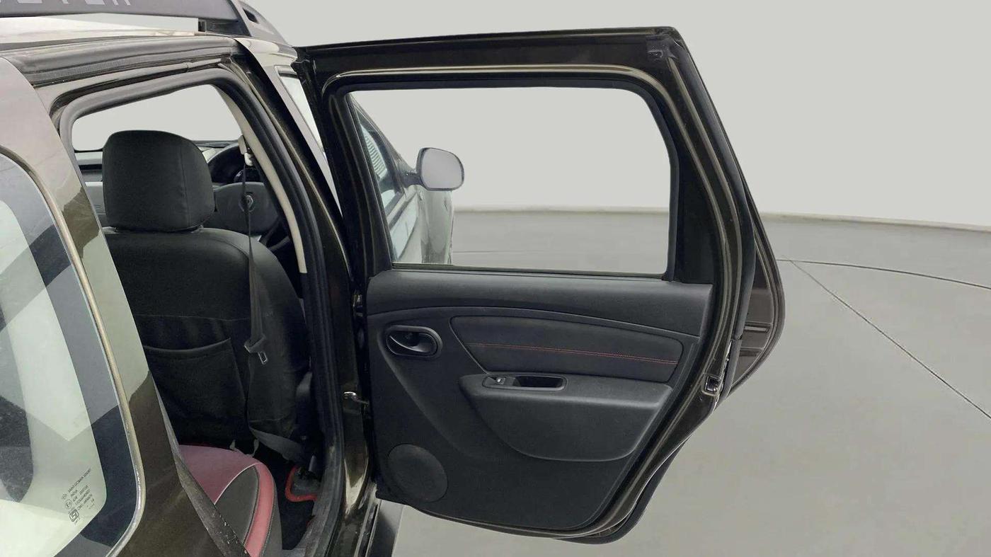 2018 Renault Duster RXS CVT, Petrol, Automatic, 69,819 km, RHS Rear Door