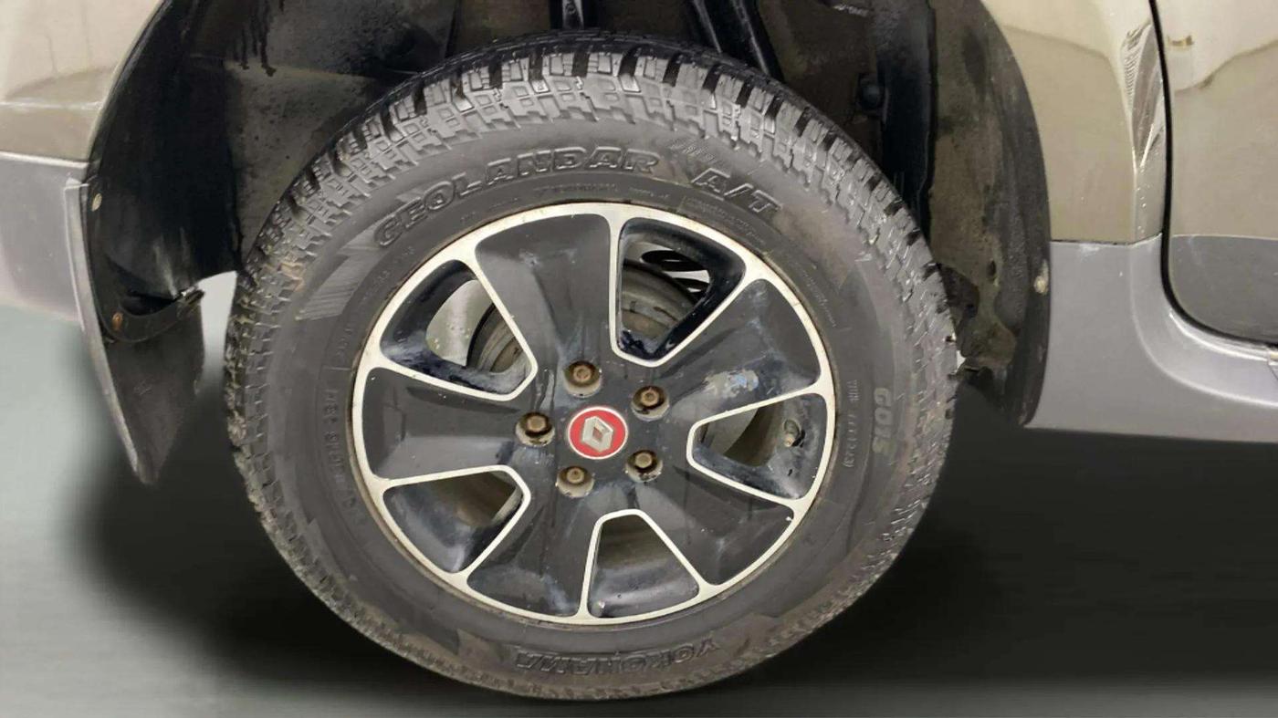 2018 Renault Duster RXS CVT, Petrol, Automatic, 69,819 km, Right Rear Wheel