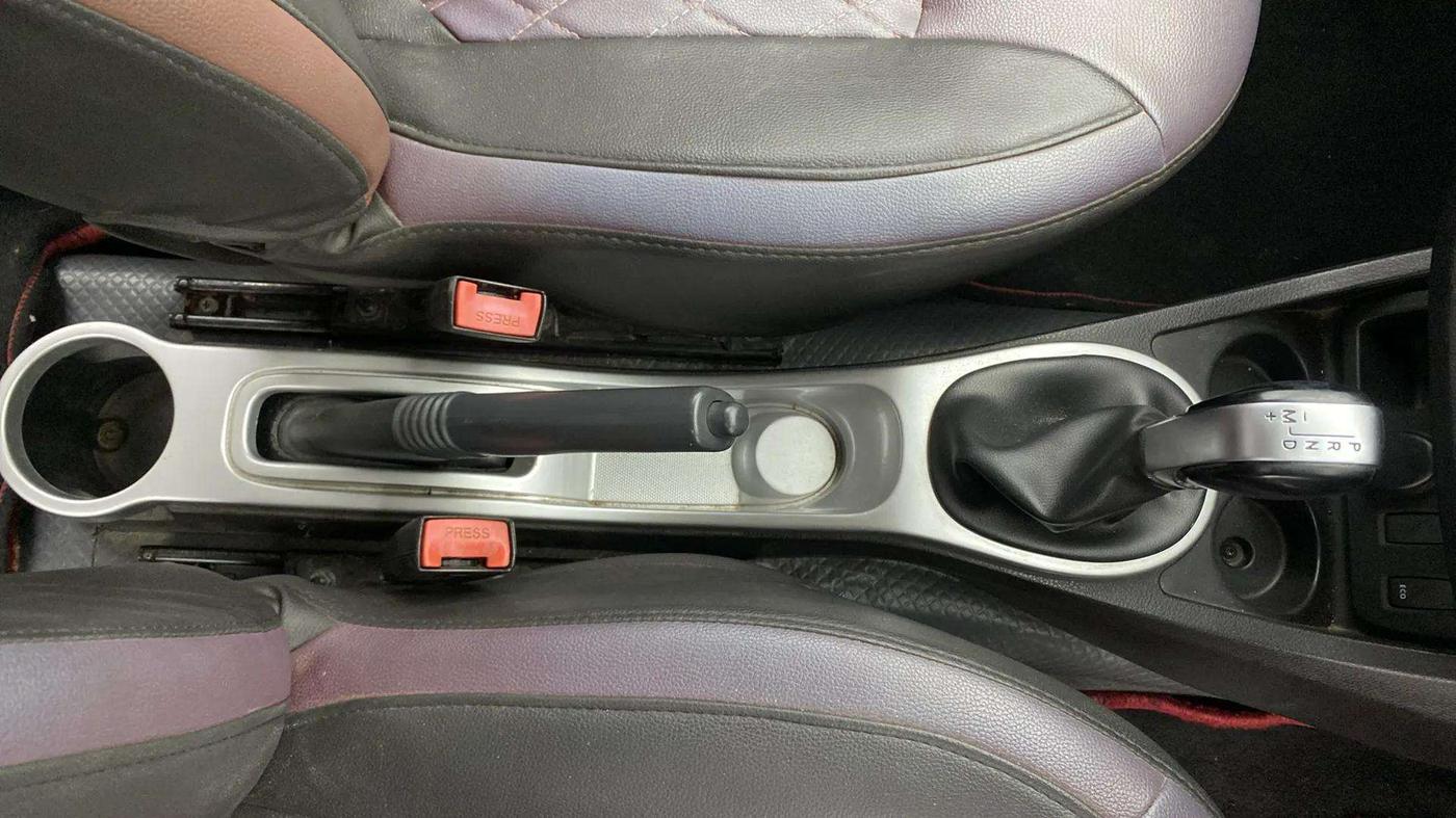 2018 Renault Duster RXS CVT, Petrol, Automatic, 69,819 km, Gear Lever