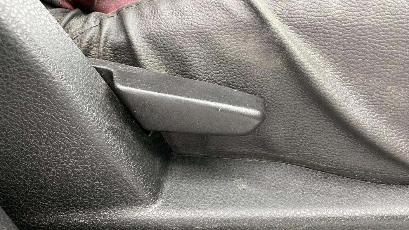 2018 Renault Duster RXS CVT, Petrol, Automatic, 69,819 km, Driver Side Adjustment Panel