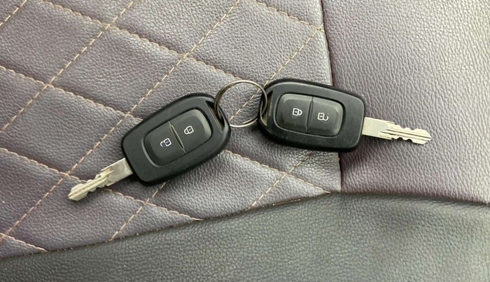 2018 Renault Duster RXS CVT, Petrol, Automatic, 69,811 km, Key Close Up