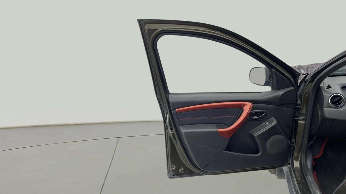 2018 Renault Duster RXS CVT, Petrol, Automatic, 69,819 km, LHS Front Door