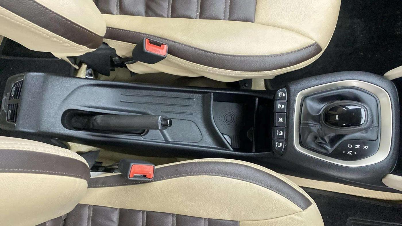 2021 Hyundai NEW SANTRO ASTA AMT, Petrol, Automatic, 31,538 km, Gear Lever