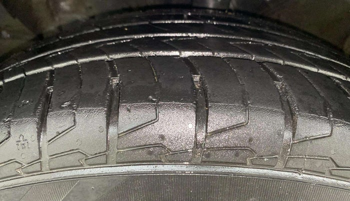 2020 KIA SELTOS GTX PLUS DCT 1.4 PETROL, Petrol, Automatic, 1,04,722 km, Left Front Tyre Tread
