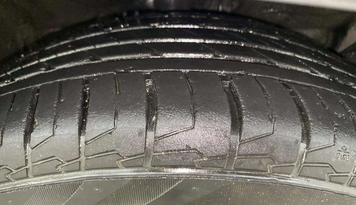 2020 KIA SELTOS GTX PLUS DCT 1.4 PETROL, Petrol, Automatic, 1,04,722 km, Right Front Tyre Tread