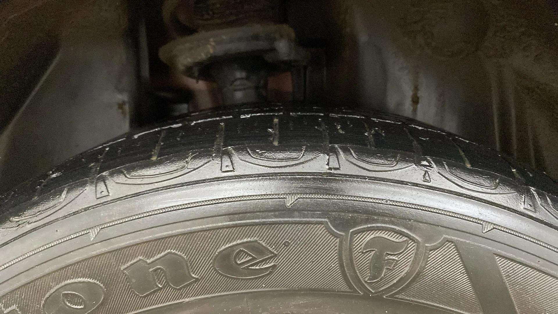 RHS-Rear-Tyre-Tread-19