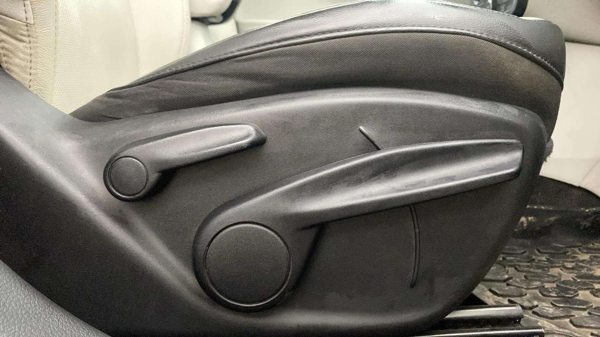 Driver-side-adjustment-panel-40