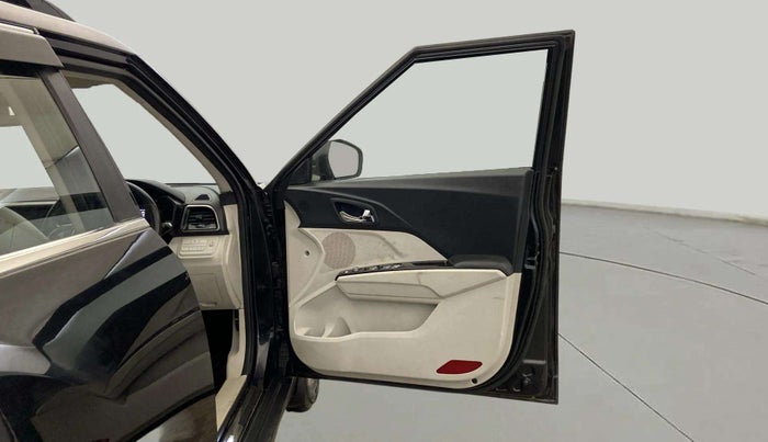 2022 Mahindra XUV300 W8 (O) 1.5 DIESEL, Diesel, Manual, 75,357 km, RHS Front Door