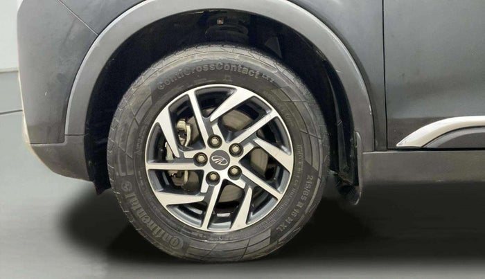 2022 Mahindra XUV300 W8 (O) 1.5 DIESEL, Diesel, Manual, 75,357 km, Left Front Wheel