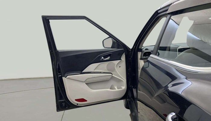 2022 Mahindra XUV300 W8 (O) 1.5 DIESEL, Diesel, Manual, 75,357 km, LHS Front Door