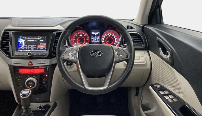 2022 Mahindra XUV300 W8 (O) 1.5 DIESEL, Diesel, Manual, 75,357 km, Steering Wheel Close Up