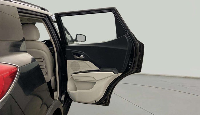 2022 Mahindra XUV300 W8 (O) 1.5 DIESEL, Diesel, Manual, 75,357 km, RHS Rear Door