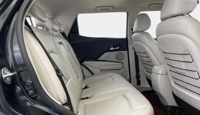 2022 Mahindra XUV300 W8 (O) 1.5 DIESEL, Diesel, Manual, 75,357 km, Right Side Rear Door Cabin