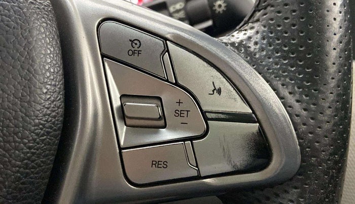 2022 Mahindra XUV300 W8 (O) 1.5 DIESEL, Diesel, Manual, 75,357 km, Adaptive Cruise Control