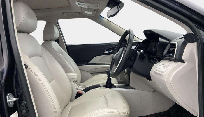 2022 Mahindra XUV300 W8 (O) 1.5 DIESEL, Diesel, Manual, 75,357 km, Right Side Front Door Cabin