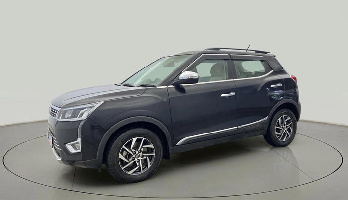 2022 Mahindra XUV300 W8 (O) 1.5 DIESEL, Diesel, Manual, 75,357 km, Left Front Diagonal