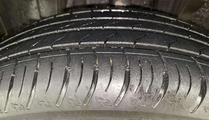 2021 Nissan MAGNITE XV PREMIUM, Petrol, Manual, 40,251 km, Left Front Tyre Tread