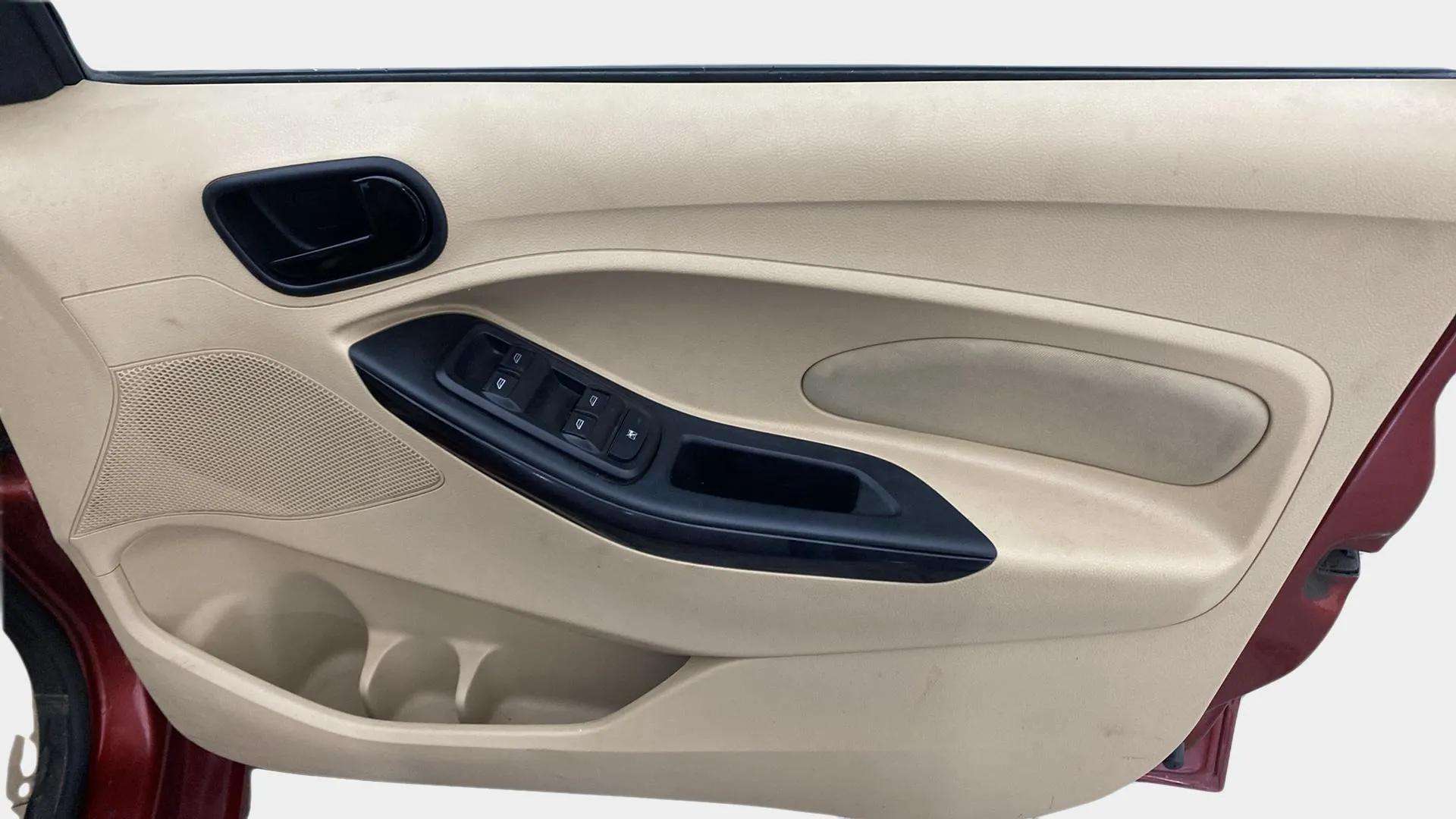 Driver-side-door-panel-control-39