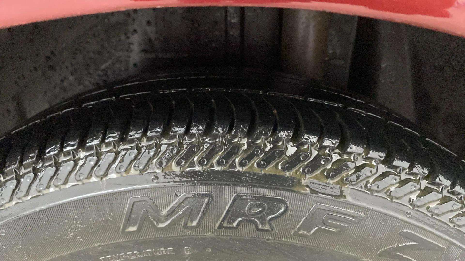 LHS-Rear-Tyre-Tread-21
