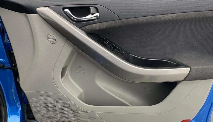 2018 Tata NEXON XZA PLUS DIESEL, Diesel, Automatic, 71,170 km, Driver Side Door Panels Control