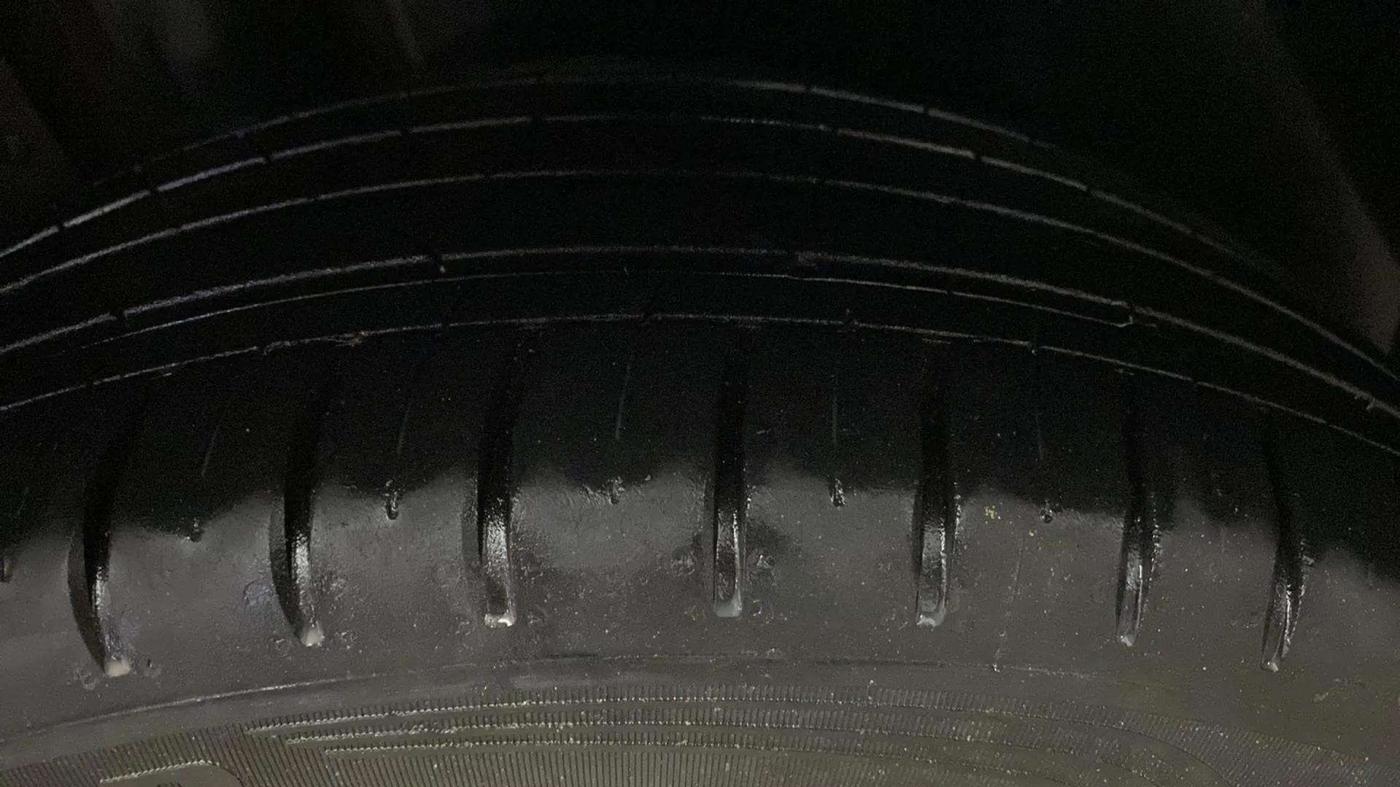 2021 MG HECTOR PLUS SHARP 2.0 DIESEL TURBO MT 6-STR, Diesel, Manual, 95,735 km, Right Rear Tyre Tread