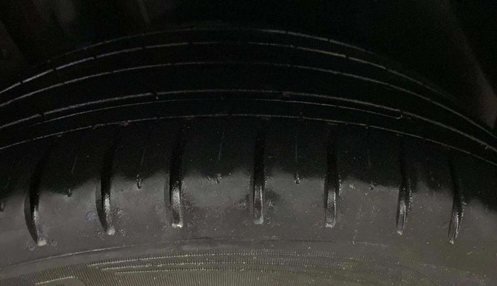 2021 MG HECTOR PLUS SHARP 2.0 DIESEL TURBO MT 6-STR, Diesel, Manual, 95,735 km, Right Rear Tyre Tread