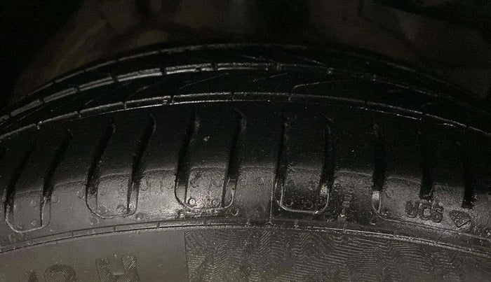 2021 MG HECTOR PLUS SHARP 2.0 DIESEL TURBO MT 6-STR, Diesel, Manual, 95,735 km, Right Front Tyre Tread