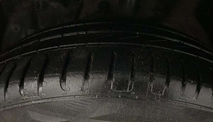 2021 MG HECTOR PLUS SHARP 2.0 DIESEL TURBO MT 6-STR, Diesel, Manual, 95,735 km, Left Front Tyre Tread