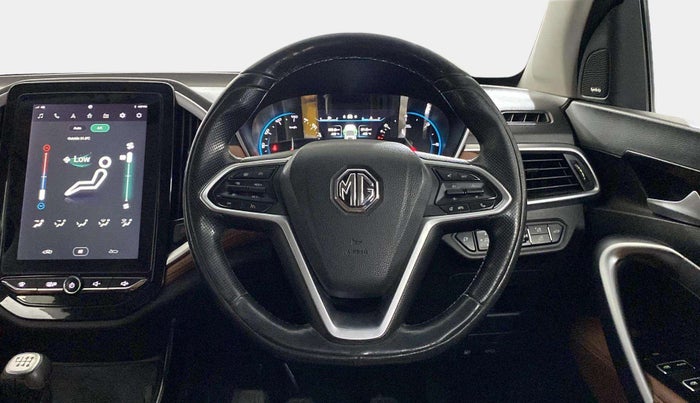 2021 MG HECTOR PLUS SHARP 2.0 DIESEL TURBO MT 6-STR, Diesel, Manual, 95,735 km, Steering Wheel Close Up