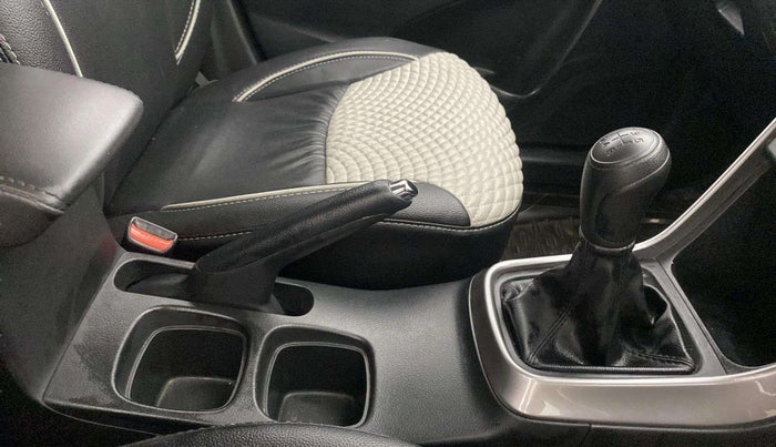2022 Maruti S Cross SIGMA 1.5, Petrol, Manual, 35,811 km, Gear Lever