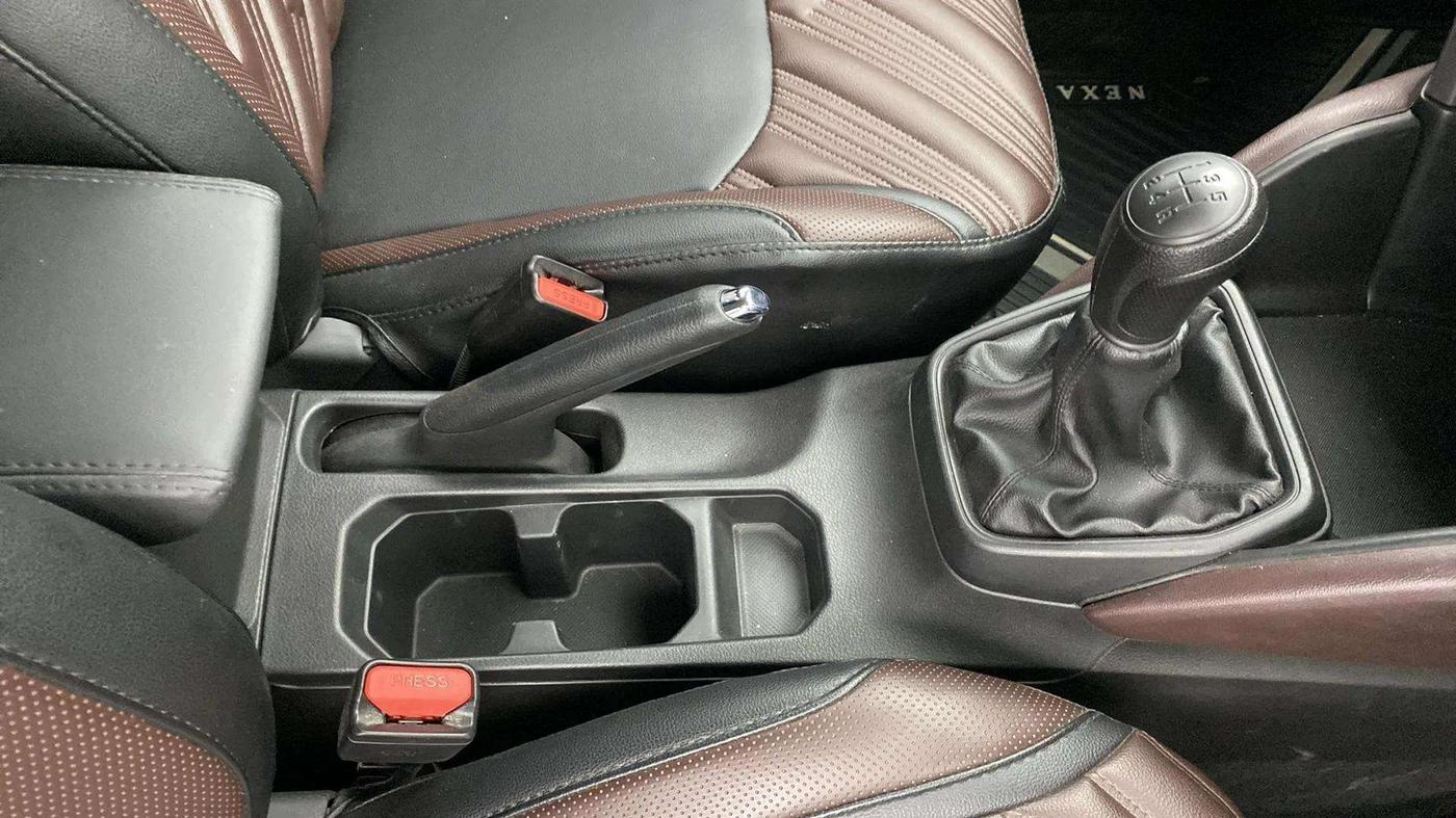2024 Maruti Grand Vitara SIGMA SMART HYBRID, Petrol, Manual, 17,562 km, Gear Lever