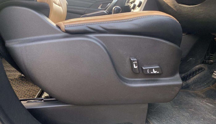 2018 Mahindra XUV500 W11 AT, Diesel, Automatic, 64,925 km, Driver Side Adjustment Panel