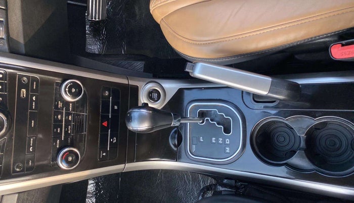 2018 Mahindra XUV500 W11 AT, Diesel, Automatic, 64,925 km, Gear Lever