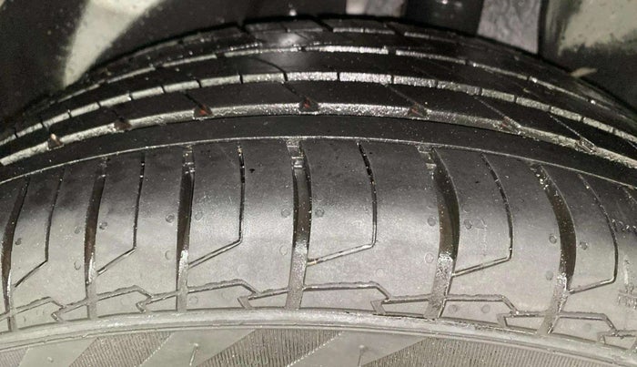 2016 Hyundai Creta SX PLUS AT 1.6 PETROL, Petrol, Automatic, 91,849 km, Left Rear Tyre Tread