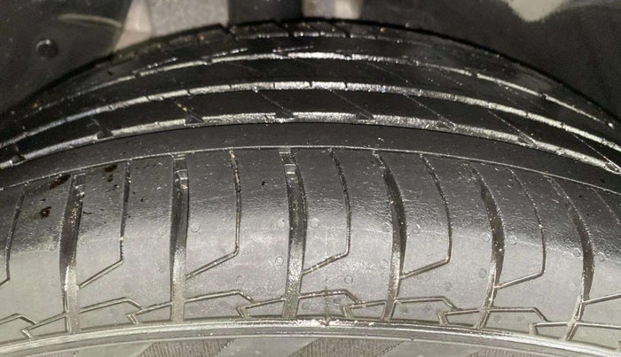 2016 Hyundai Creta SX PLUS AT 1.6 PETROL, Petrol, Automatic, 91,849 km, Right Rear Tyre Tread