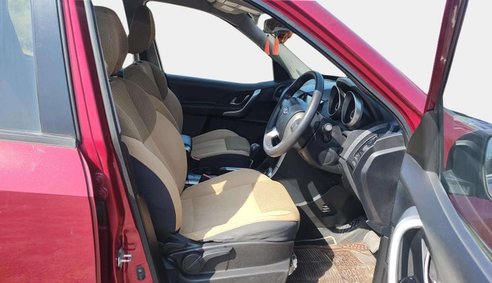 2018 Mahindra XUV500 W7 AT, Diesel, Automatic, 49,233 km, Right Side Front Door Cabin