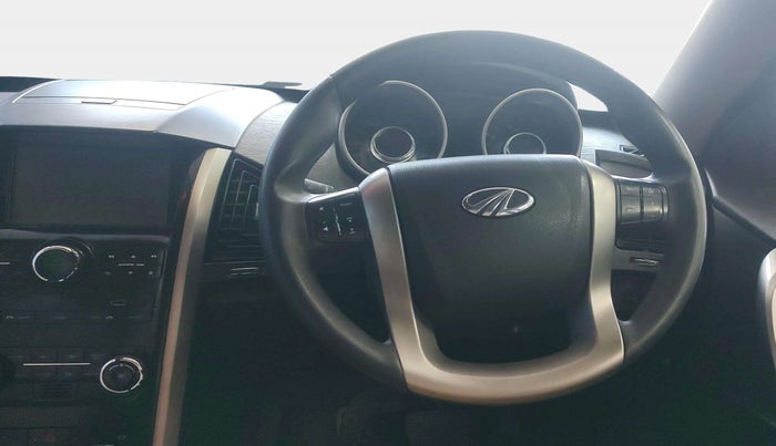 2018 Mahindra XUV500 W7 AT, Diesel, Automatic, 49,233 km, Steering Wheel Close Up