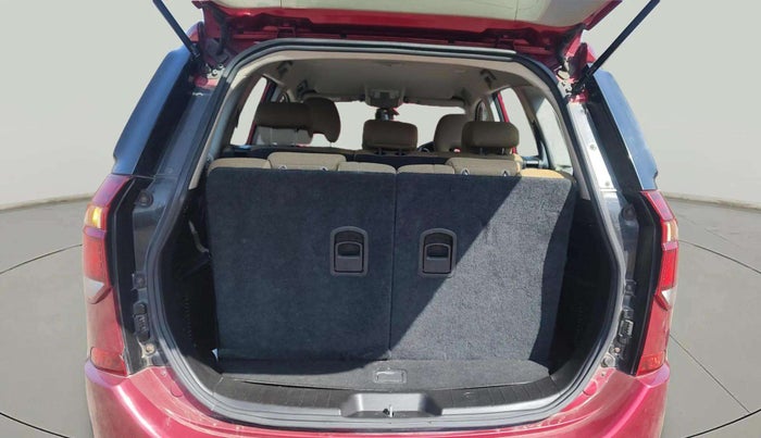 2018 Mahindra XUV500 W7 AT, Diesel, Automatic, 49,233 km, Boot Inside
