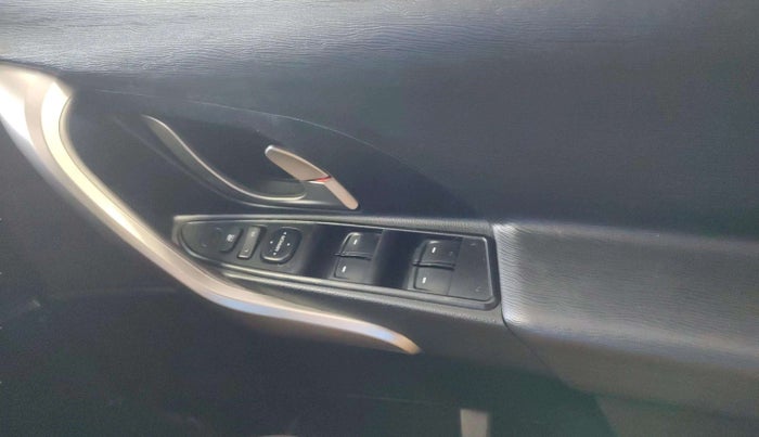 2018 Mahindra XUV500 W7 AT, Diesel, Automatic, 49,233 km, Driver Side Door Panels Control